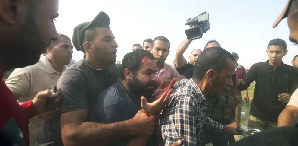 Yarden rodeado de hombres durante su secuestro.